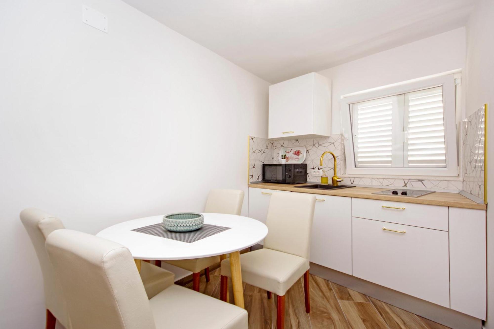 Apartments Roma Baska Voda Bagian luar foto